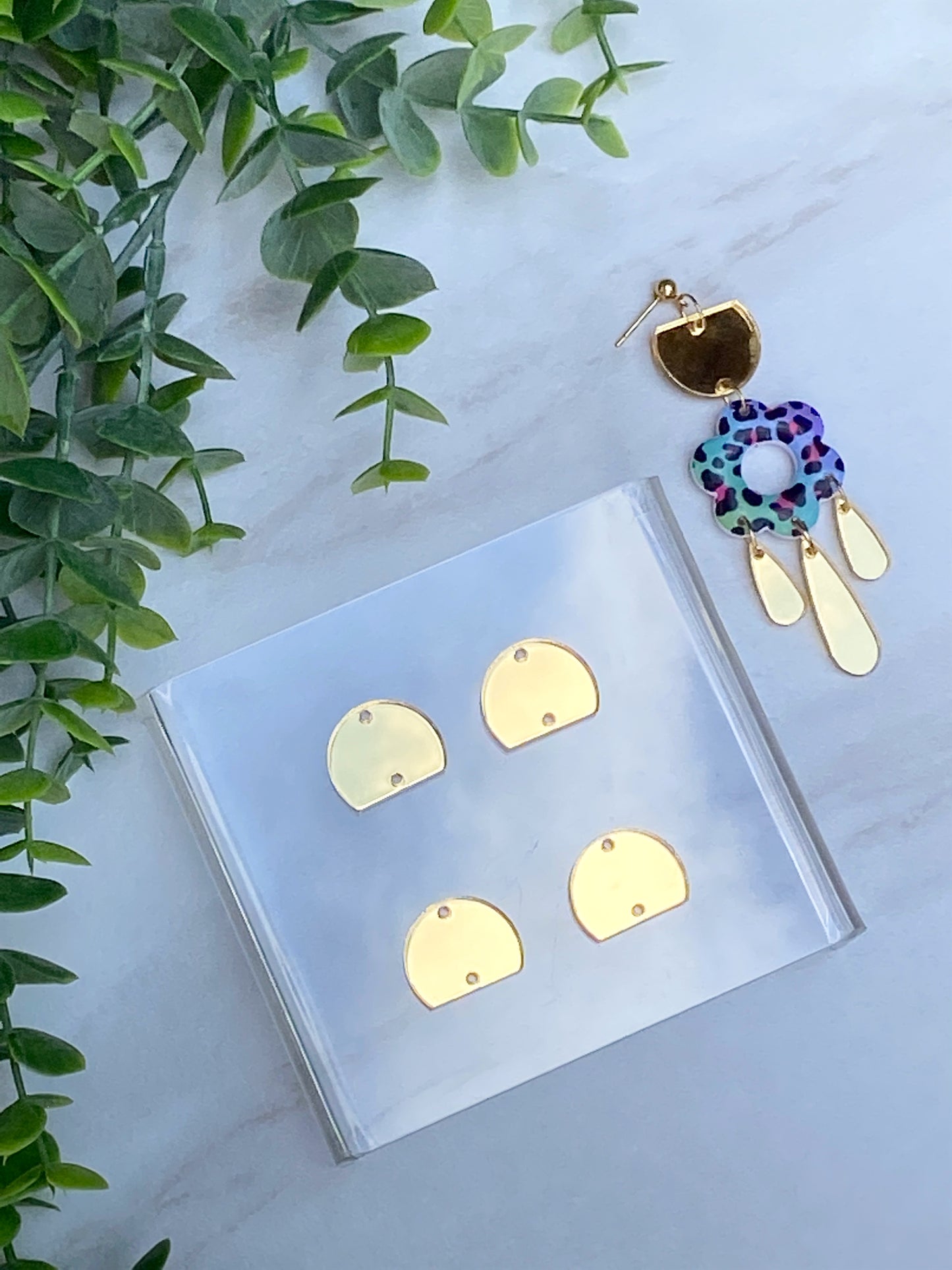Rounded Acrylic Connects (4 Pc) - Jewelry Findings
