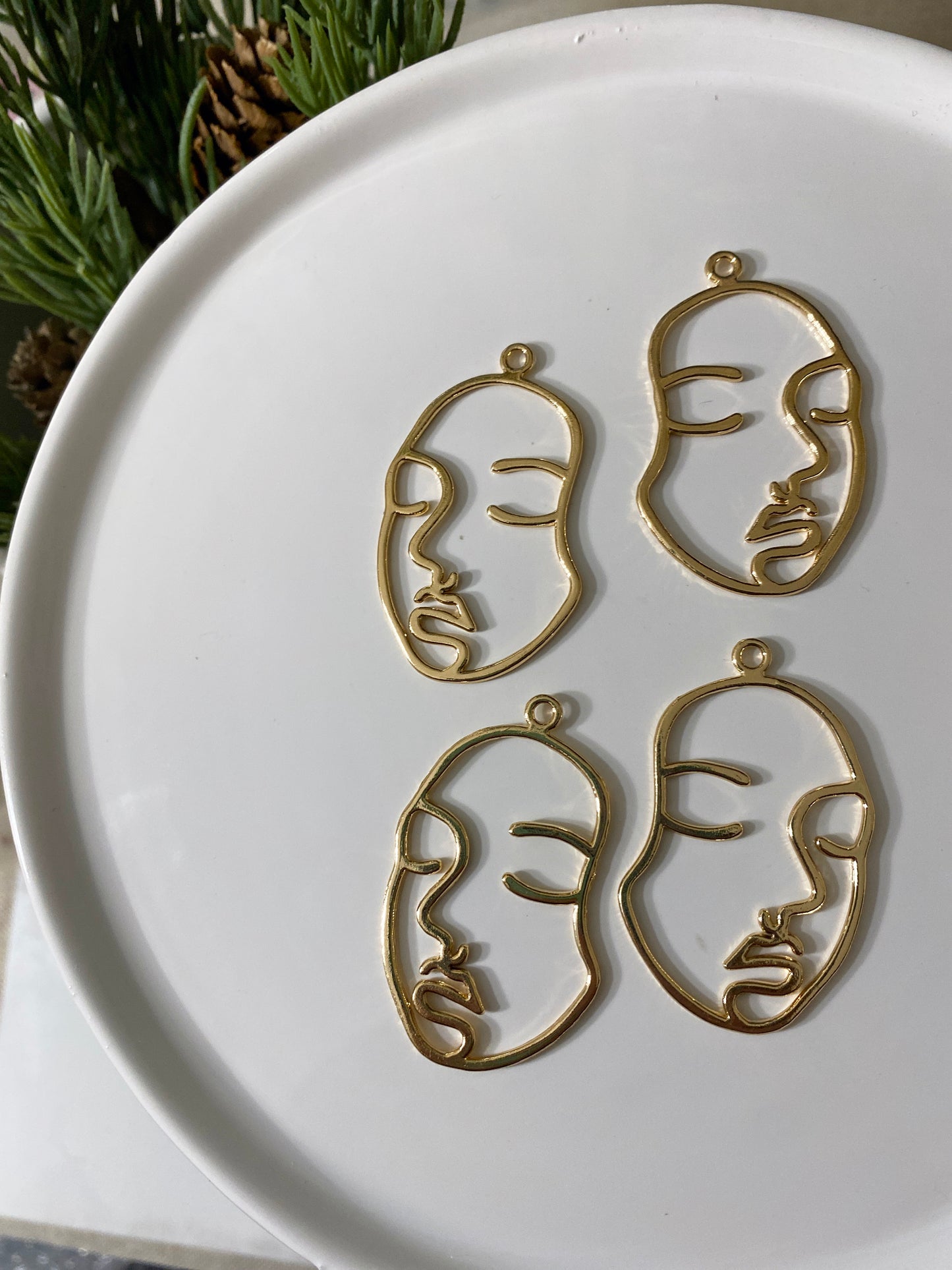 Abstract Face (4 PC) - Gold Tone - Jewelry Findings